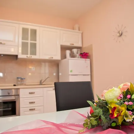 Apartman By The Sea Pag - 9201