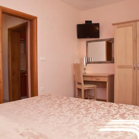 Apartman By The Sea Pag - 9201