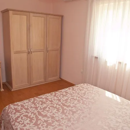 Apartman By The Sea Pag - 9201